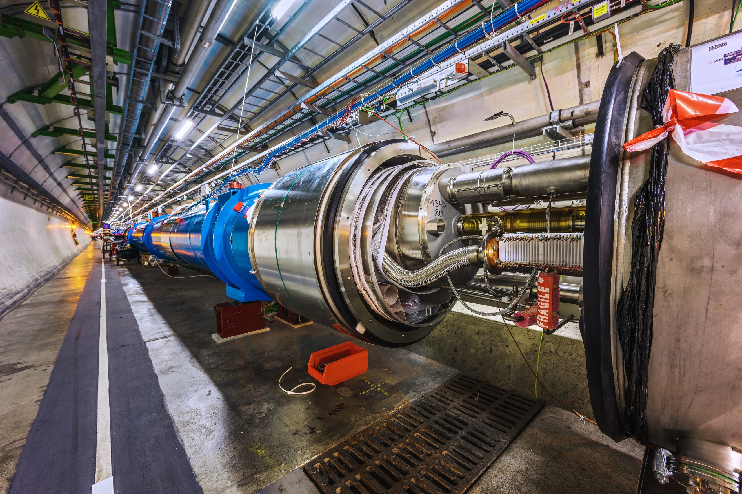 CERN: Ανακαλύφθηκαν νέα «εξωτικά» σωματίδια – Ένα νέο πεντακουάρκ και δύο τετρακουάρκ