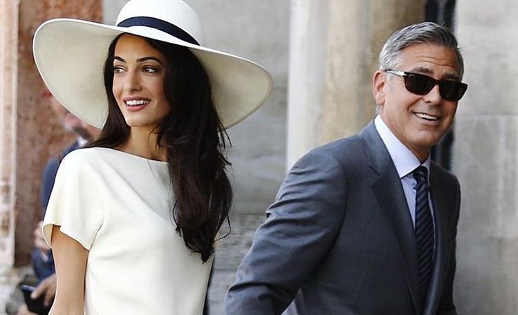 Amal Clooney: 5 summer essentials για να αντιγράψετε το στιλ της πιο κομψής δικηγόρου