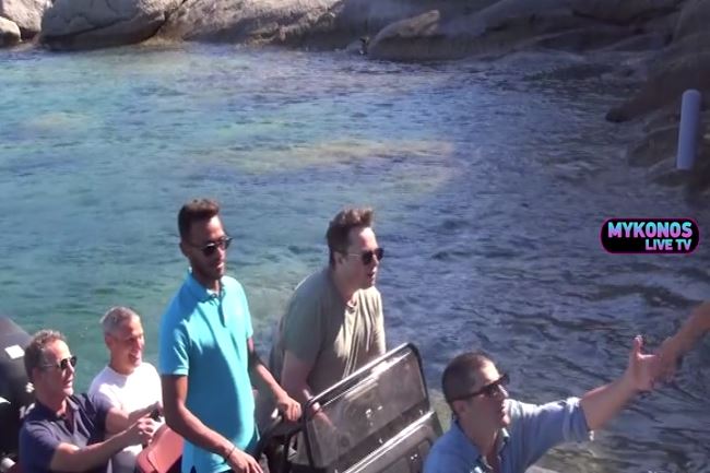 Στη Μύκονο ο Έλον Μασκ