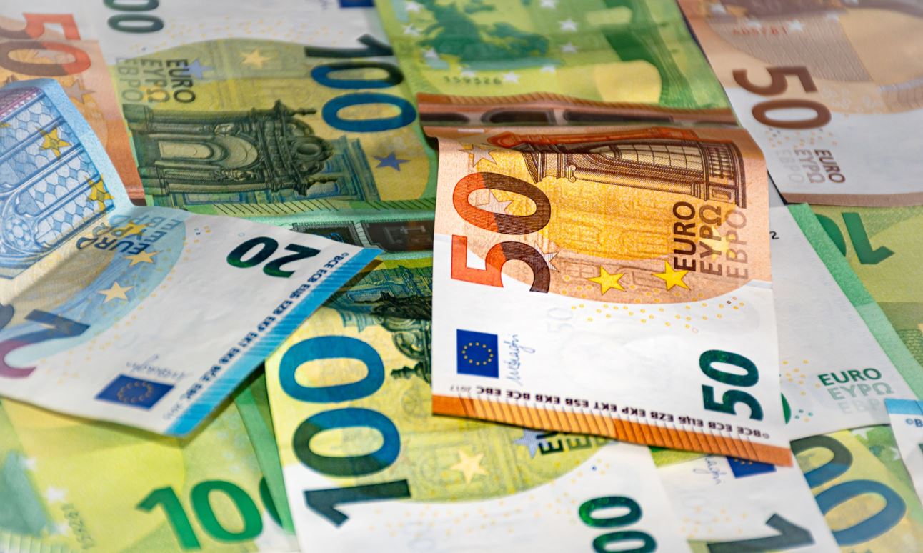 Τα «ψιλά γράμματα» της επιταγής ακρίβειας: Οι ημερομηνίες που θα δοθούν τα 250 ευρώ στους συνταξιούχους