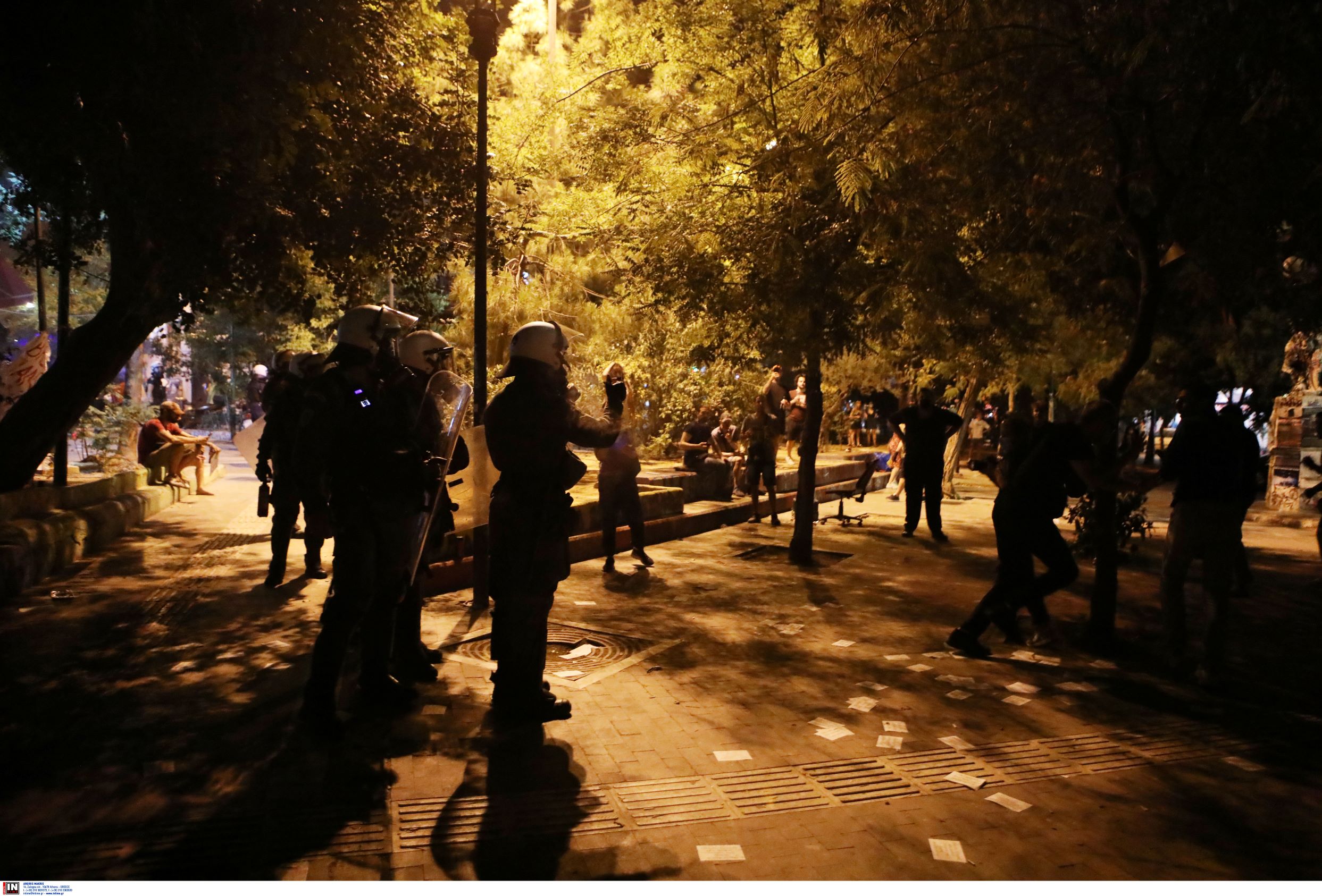 Ένταση στα Εξάρχεια – Χημικά, συμπλοκές και προσαγωγές