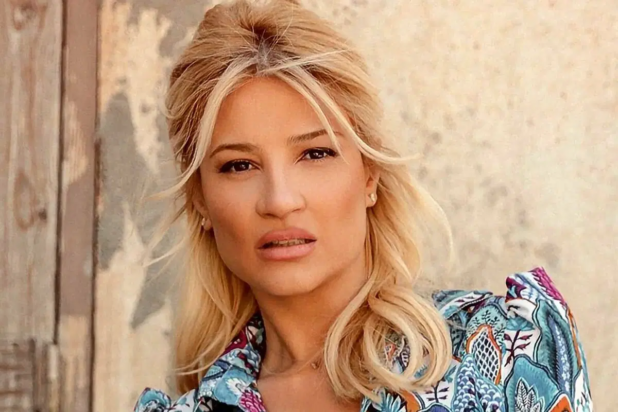 Φαίη Σκορδά - Mega