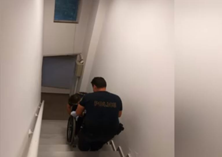 φωτιά- απεγκλωβισμός ΑΜΕΑ