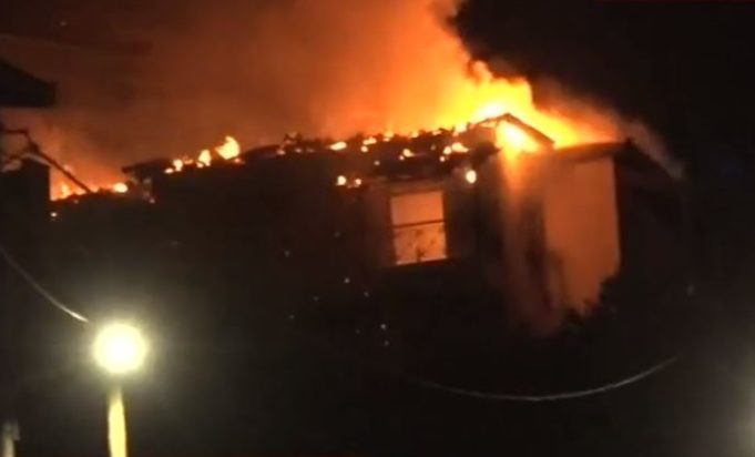 Φωτιά Πεντέλη σπίτι