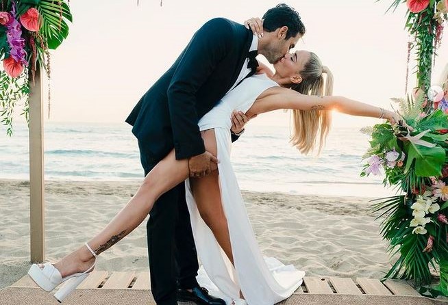 Κόνι Μεταξά – Μάριος Καπότσης: Ταξίδι του μέλιτος στις Μαλδίβες