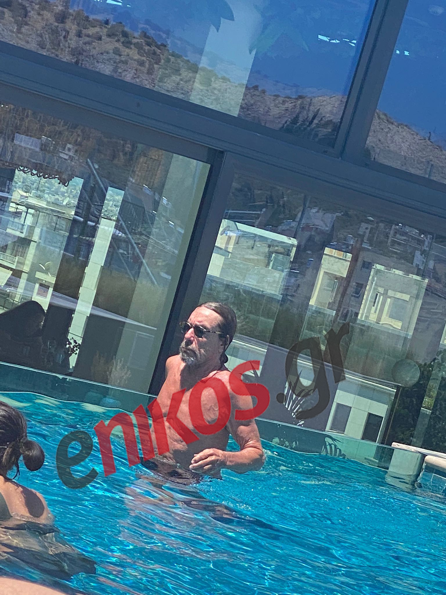Ίγκι Ποπ σε ξενοδοχείο στην Αθήνα