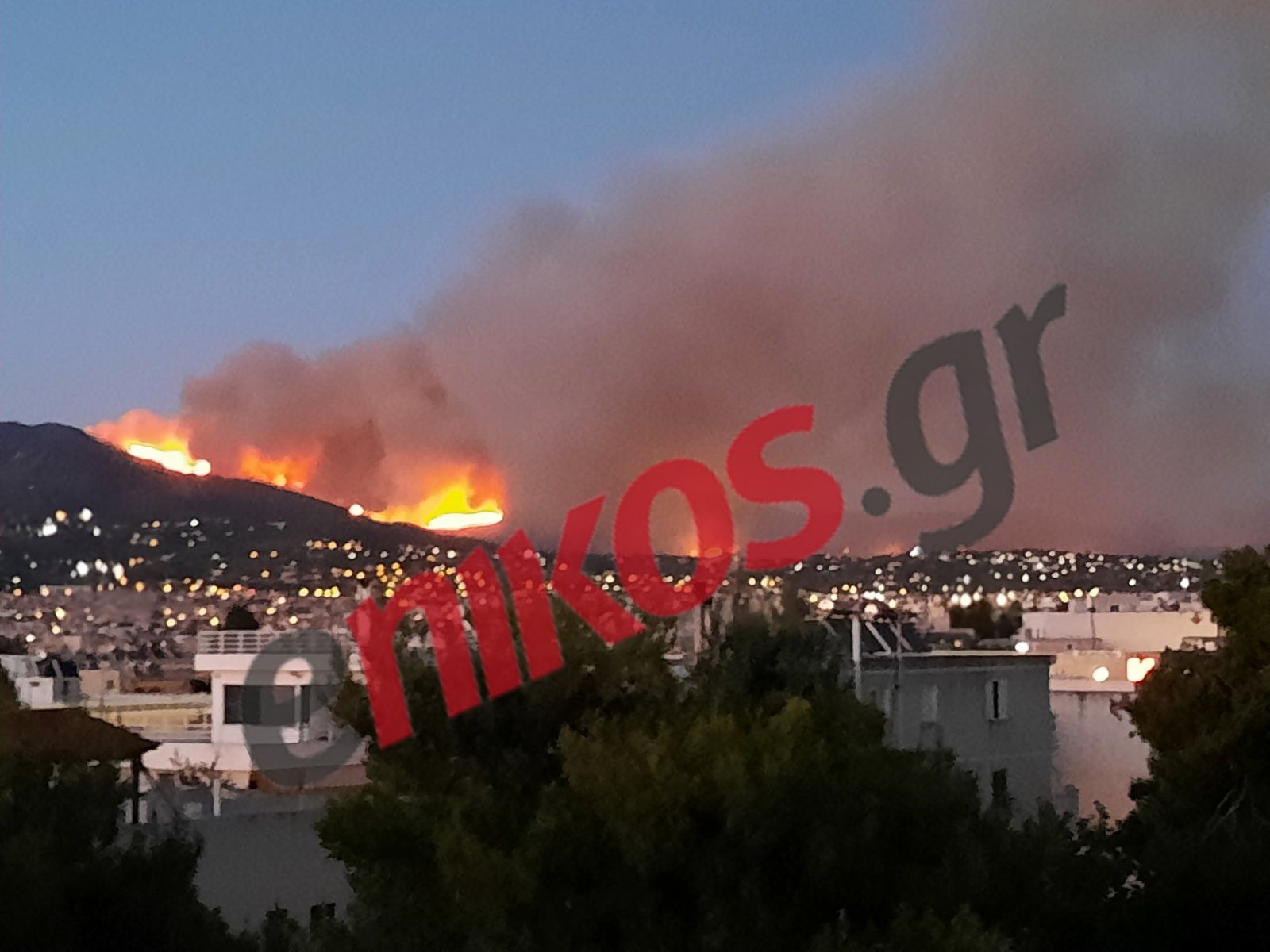 Φωτιά στην Πεντέλη: Έτσι φαίνεται από την Αγία Παρασκευή – ΦΩΤΟ – ΒΙΝΤΕΟ αναγνώστη