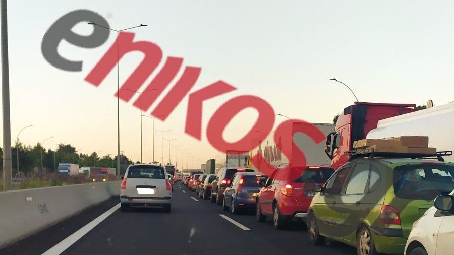 Μποτιλιάρισμα στην ΕΟ Αθηνών-Λαμίας λόγω τροχαίου – ΦΩΤΟ και ΒΙΝΤΕΟ αναγνώστη