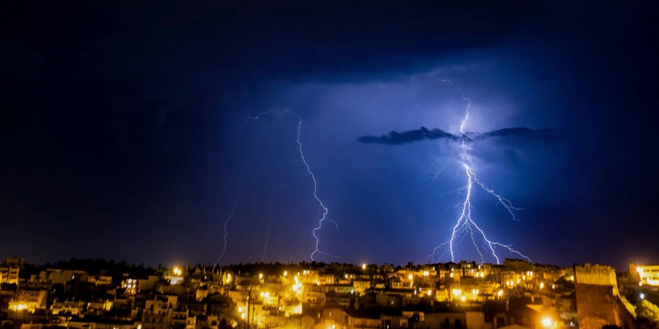 Έχει ο καιρός γυρίσματα – Βροχές, καταιγίδες και χαλάζι μέχρι την Κυριακή