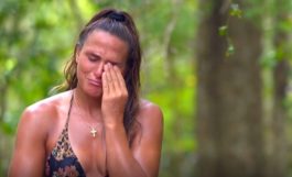 Η Ασημίνα Χατζηανδρέου σκουπίζει τα δάκρυά της