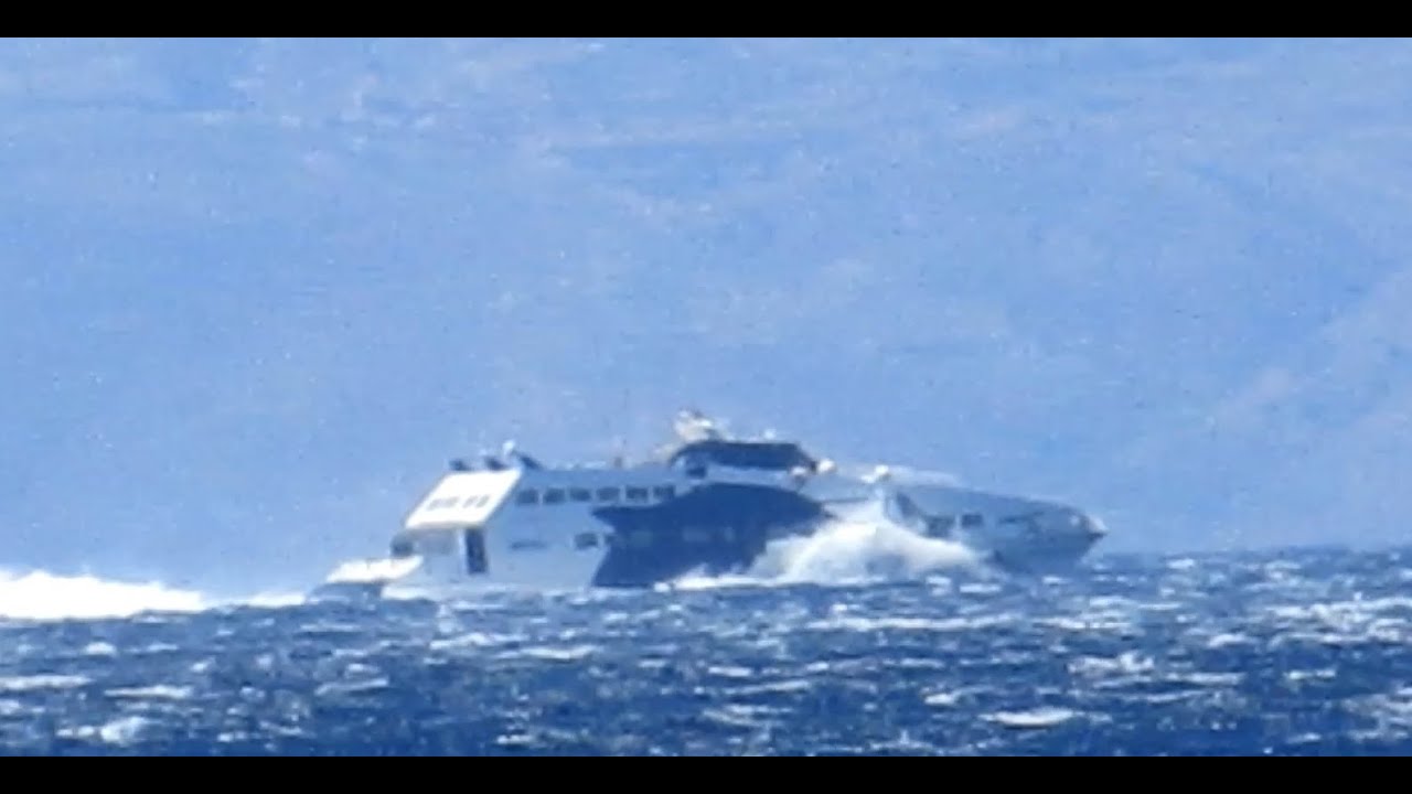 Ισχυρά μποφόρ στο Αιγαίο – Μάχη με τα κύματα για το World Champion Jet – ΒΙΝΤΕΟ