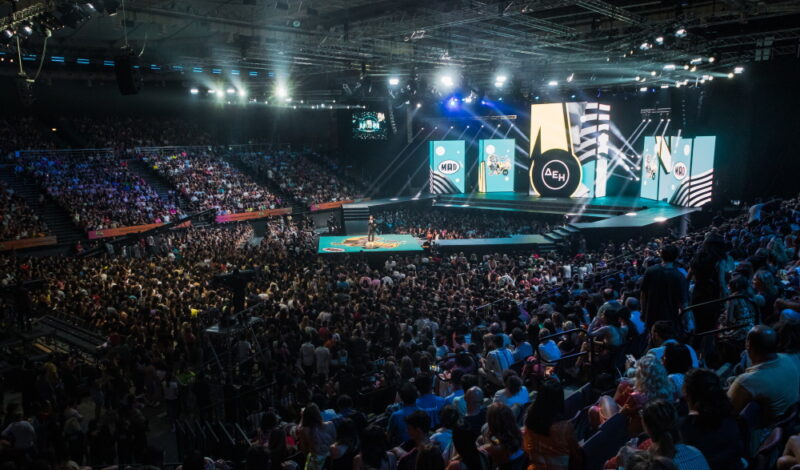 MAD VMA: Η ρήτρα αναπροσαρμογής, τα… παρατράγουδα, η απουσία του Οικονομόπουλου και η «Παναγία» Φουρέιρα