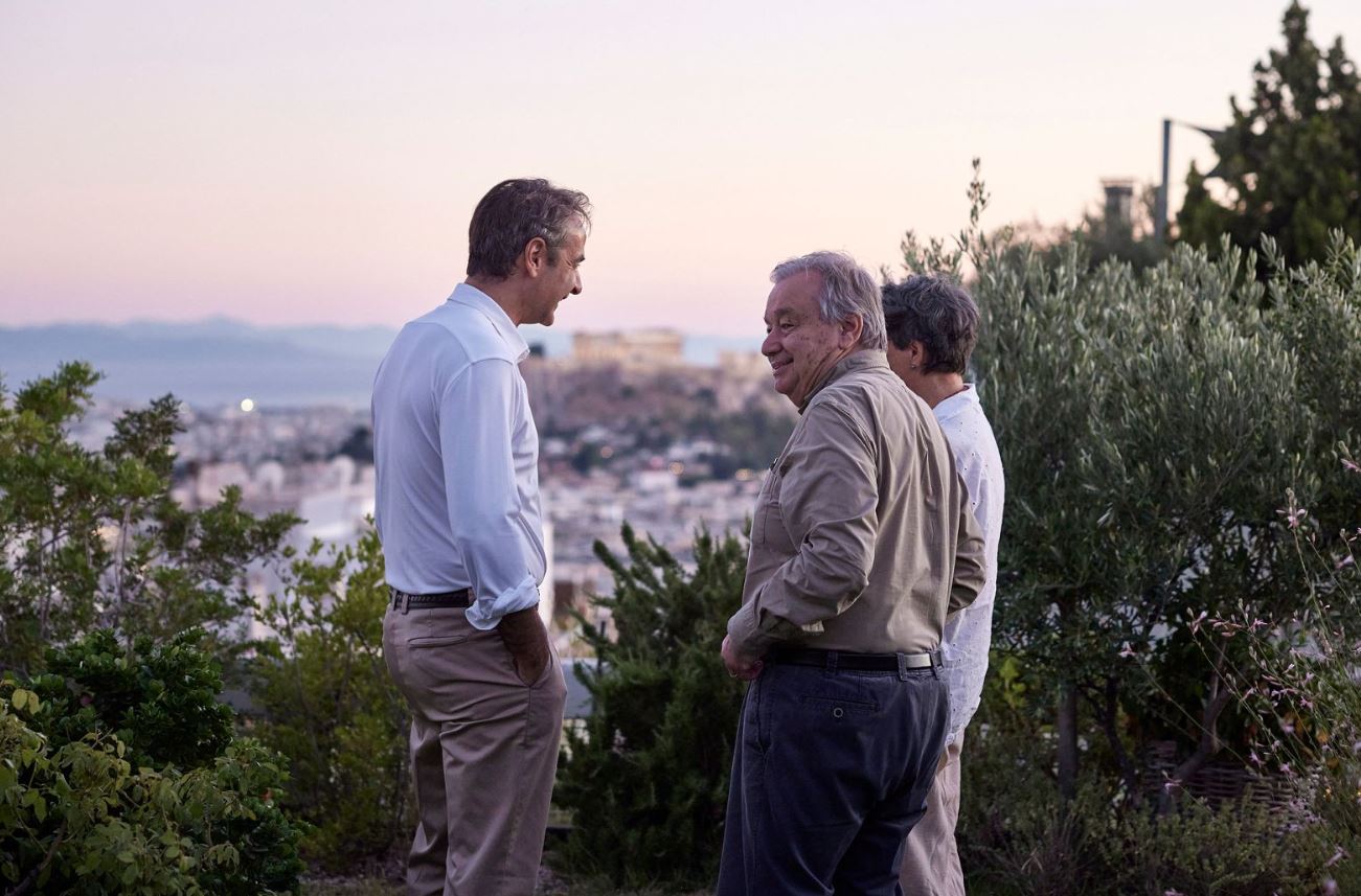 Στην Ελλάδα ο Αντόνιο Γκουτέρες – Η κοινή φωτογραφία με τον Κυριάκο Μητσοτάκη