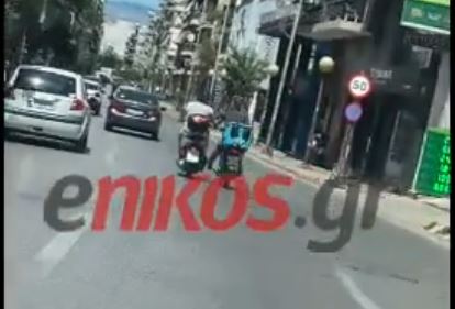 Επικίνδυνα “παιχνίδια” με μηχανάκια στη Βουλιαγμένης – ΒΙΝΤΕΟ αναγνώστη