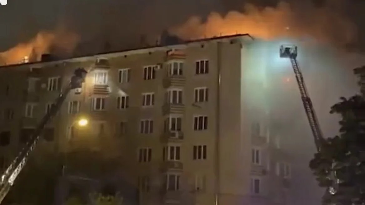 Ρωσία: Φωτιά σε πολυώροφο συγκρότημα κατοικιών στη Μόσχα