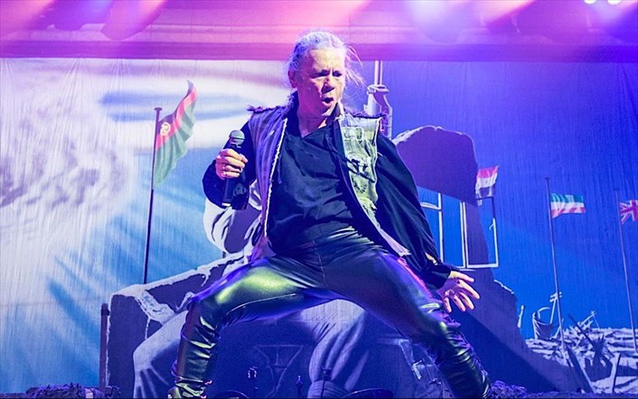 Iron Maiden: Έξαλλος ο Bruce Dickinson – Γιατί αποχώρησε από τη σκηνή κατά τη συναυλία στο ΟΑΚΑ