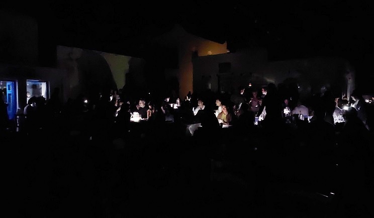 Πάρος: Στο σκοτάδι η Νάουσα το Σαββατόβραδο – Πολύωρη διακοπή ρεύματος λόγω βλάβης