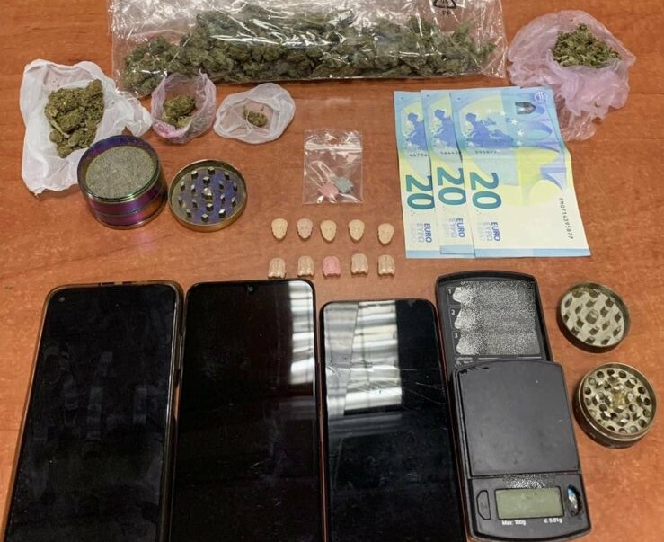 Θεσσαλονίκη: 23χρονη είδε τον αστυνομικό σκύλο και παρέδωσε τα ναρκωτικά