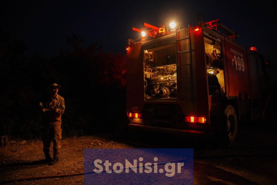 Φωτιά στην Λέσβο: Ολονύχτια μάχη με τις φλόγες στη Λαγκάδα