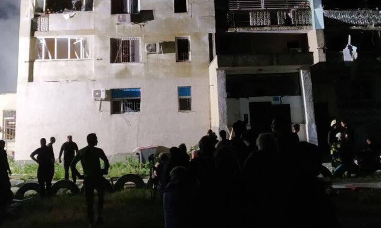 Πόλεμος στην Ουκρανία: Πολυκατοικία χτυπήθηκε από ρωσικό πύραυλο – Δέκα οι νεκροί