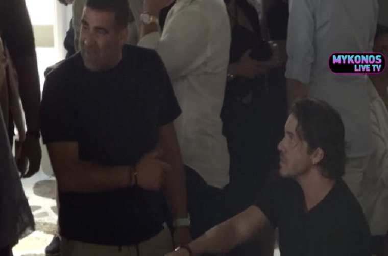 Νίκος Οικονομόπουλος Μύκονος