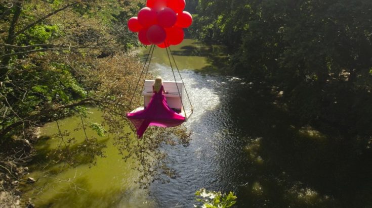 πιανίστρια