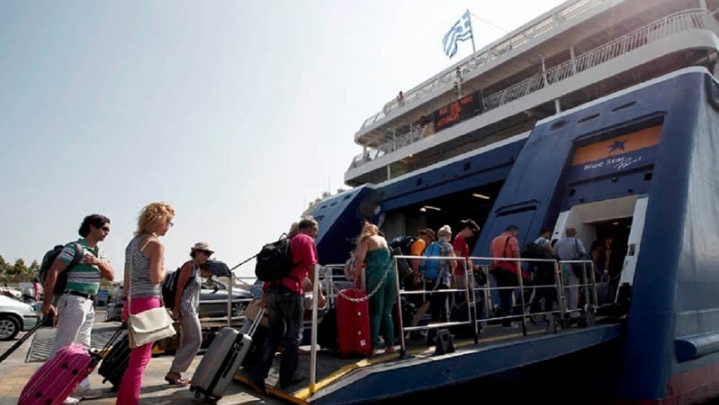 Όπου φύγει – φύγει για τους αδειούχους του Ιουλίου – Για ποια νησιά η πληρότητα στα πλοία αγγίζει το 90%