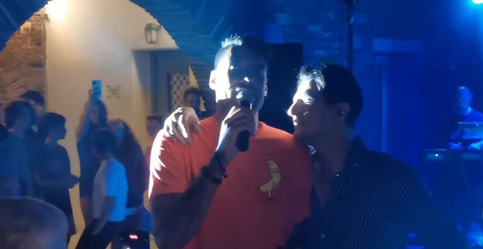 Γιώργος Πρίντεζης: Το πάρτι – έκπληξη στη Σύρο με τον Δήμο Αναστασιάδη