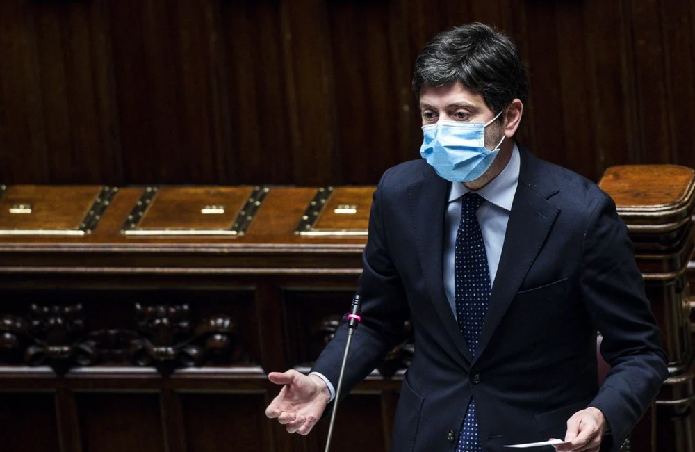 Ο υπουργός Υγείας της Ιταλίας Ρομπέρτο Σπεράντσα