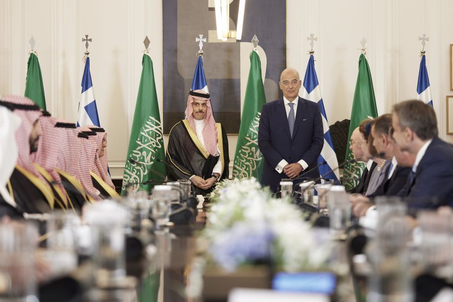 Υπογραφή συμφωνιών με τους Σαουδάραβες