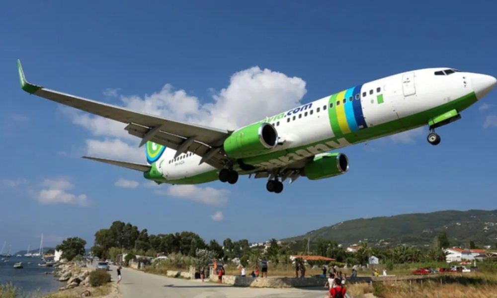 Σκιάθος: Οι τουρμπίνες αεροσκάφους “έριξαν” τουρίστρια στη θάλασσα – ΒΙΝΤΕΟ