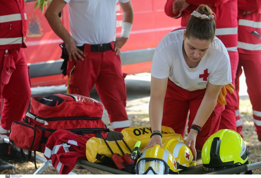 Σωστικά συνεργεία στον τόπο της συντριβής του Antonov