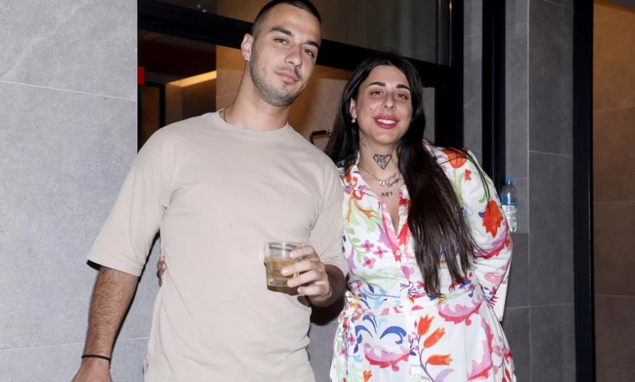 Super Κική, Βίκτωρας