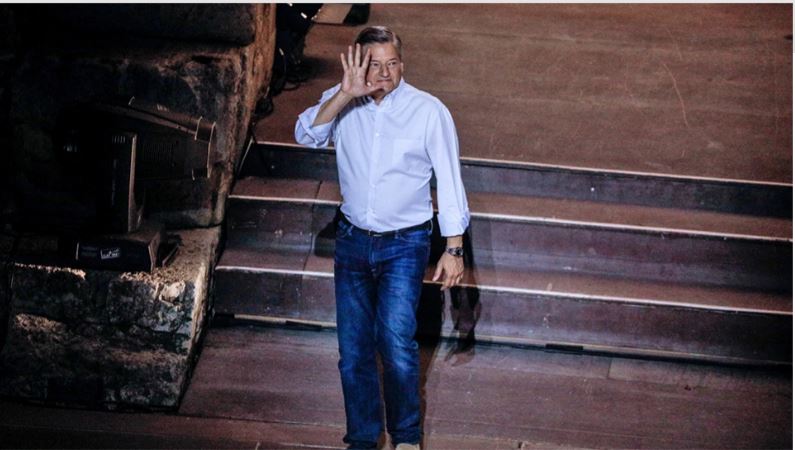 Τεντ Σαράντος: Ο Ελληνοαμερικανός που άλλαξε για πάντα την τηλεόραση με το Netflix