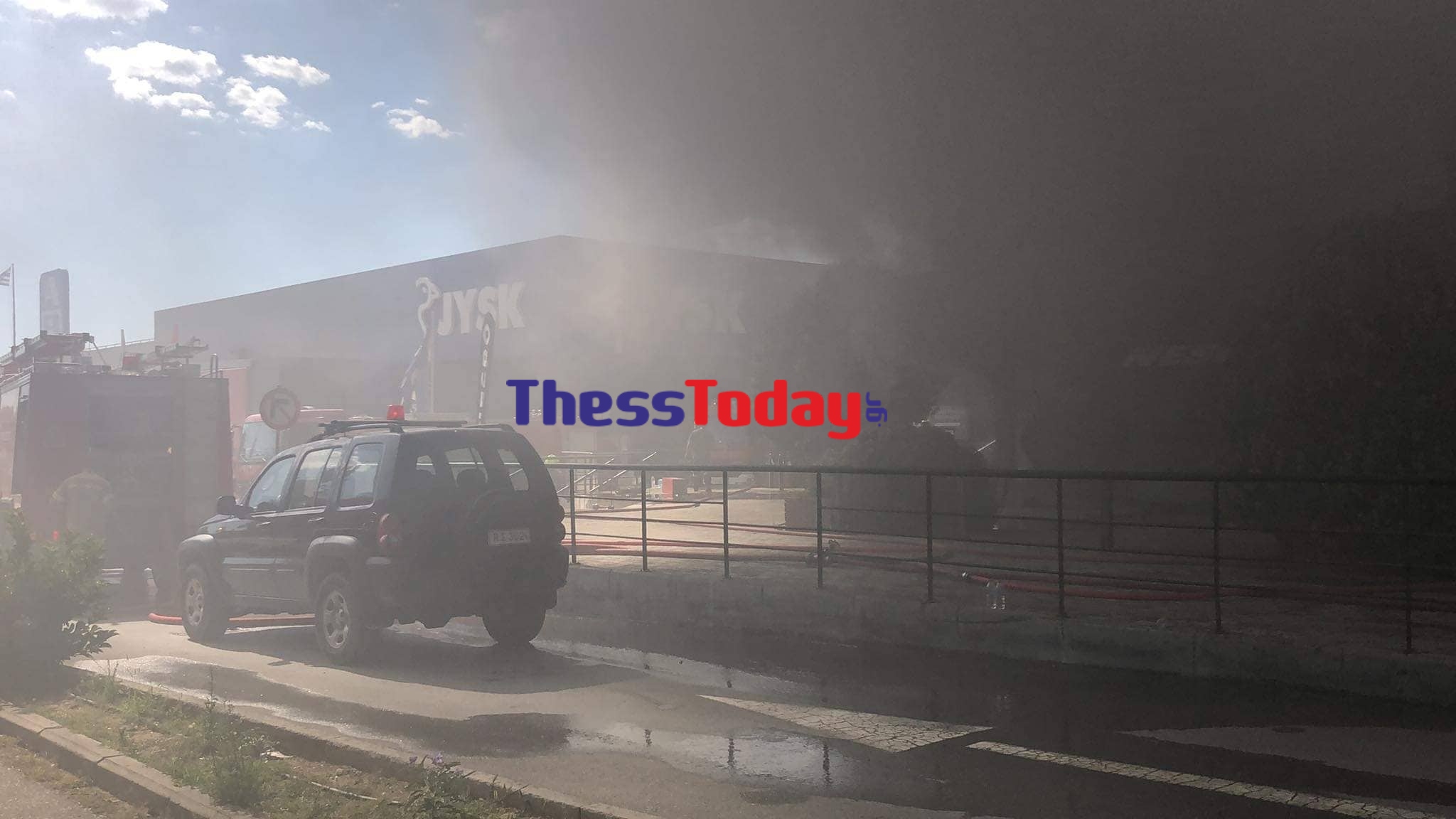 φωτιά σε κατάστημα στη Θεσσαλονίκη 