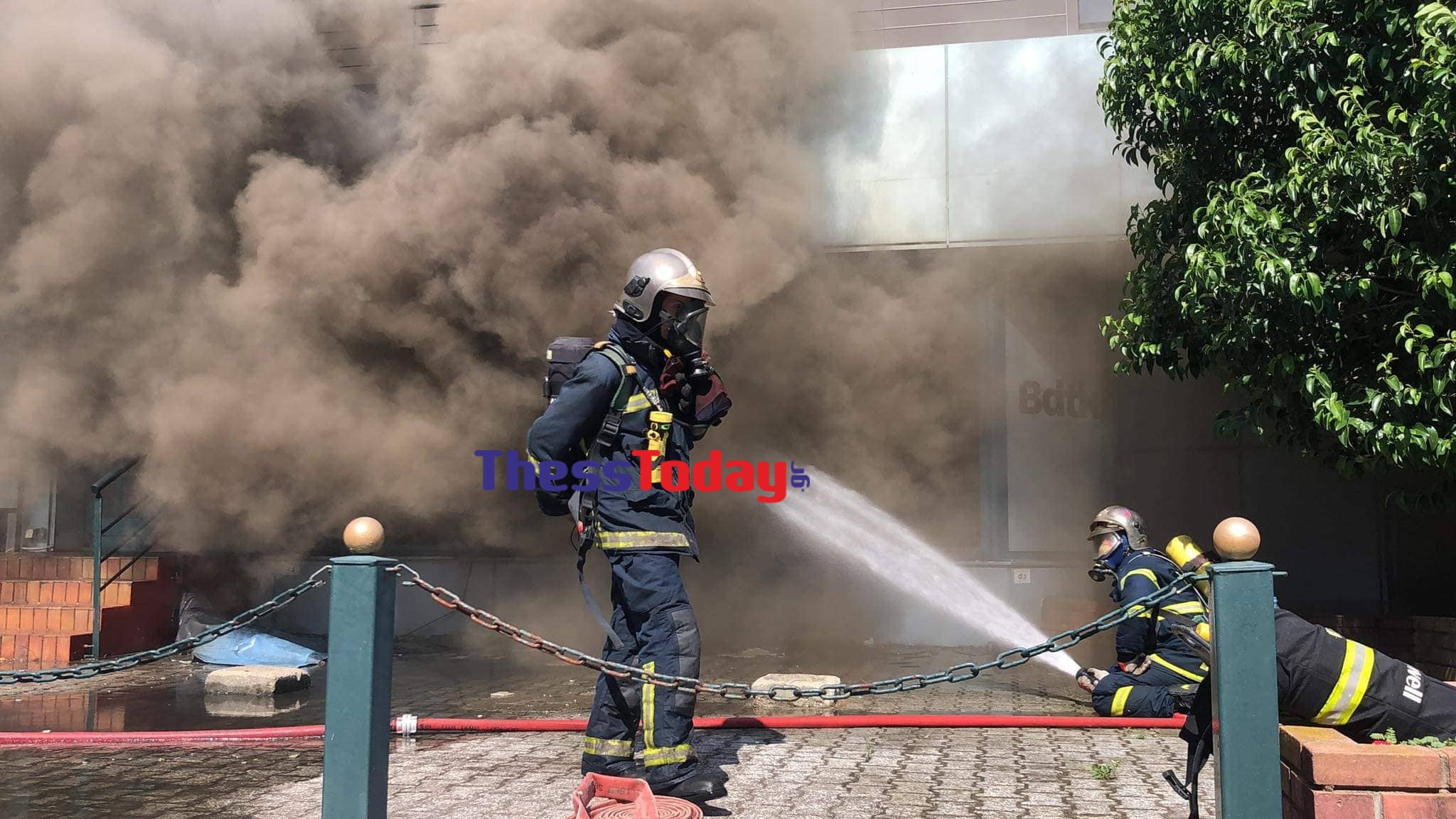 φωτιά σε κατάστημα στη Θεσσαλονίκη 