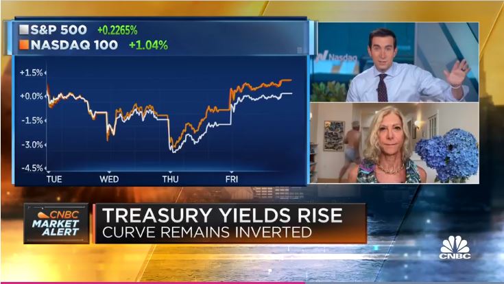 Απρόοπτο σε… live μετάδοση – Viral άνδρας με εσώρουχα που “εισέβαλε” στο πλάνο