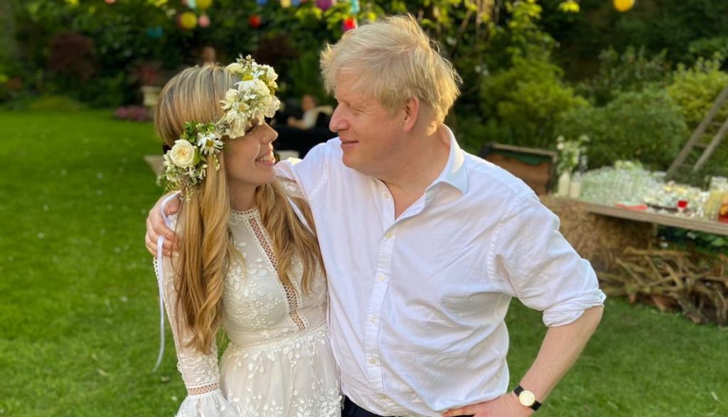 Ο Μπόρις Τζόνσον στον… κόσμο του: Σχεδιάζει γαμήλια δεξίωση στην εξοχική πρωθυπουργική κατοικία