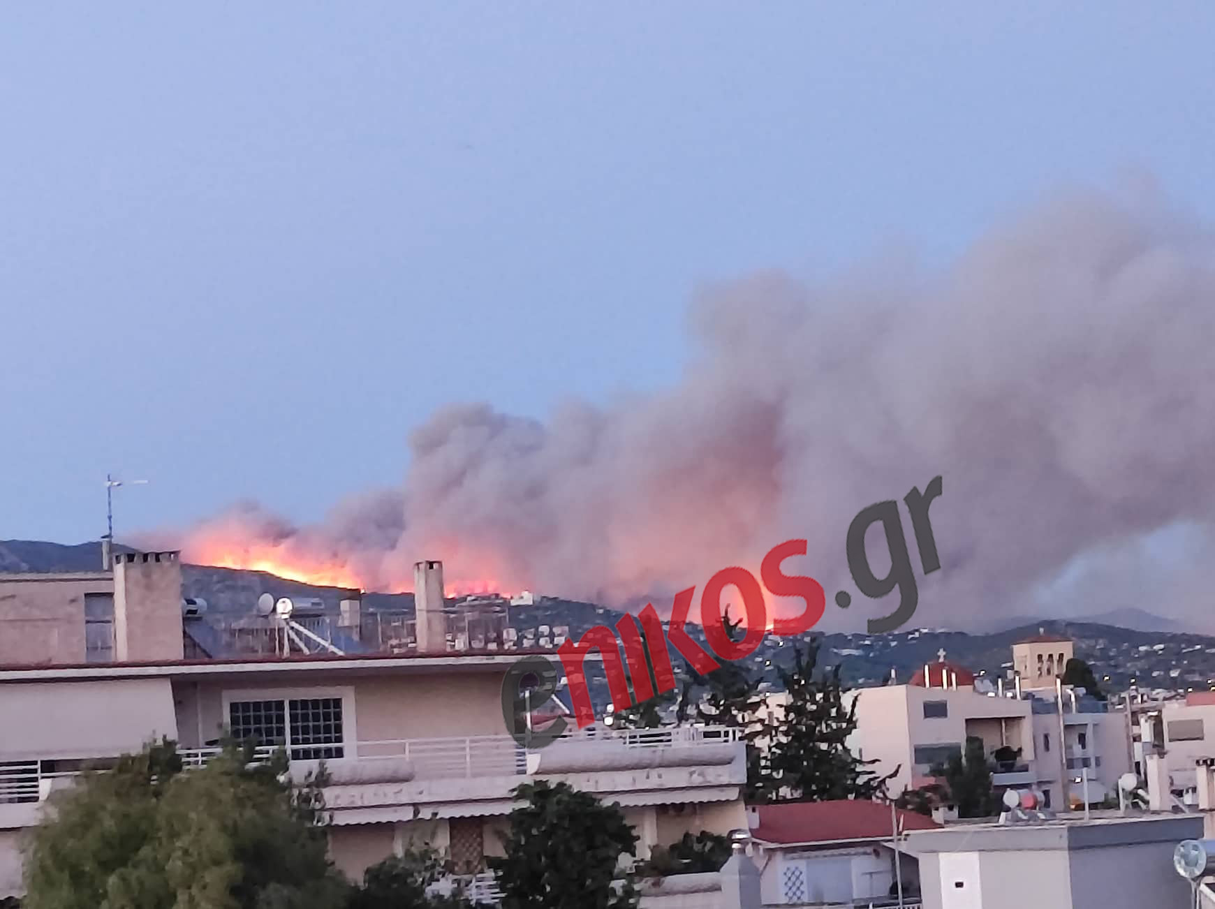 Μεγάλη φωτιά στην Πεντέλη: Η συγκλονιστική εικόνα από το Χαλάνδρι – ΦΩΤΟ αναγνώστη