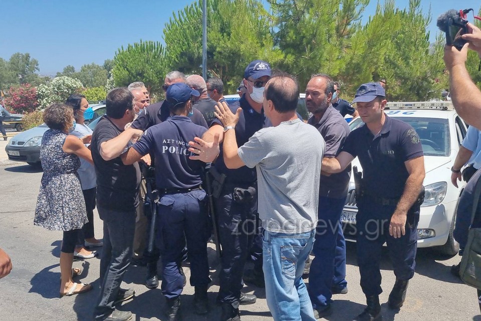 Χανιά - ένταση για Πλεύρη