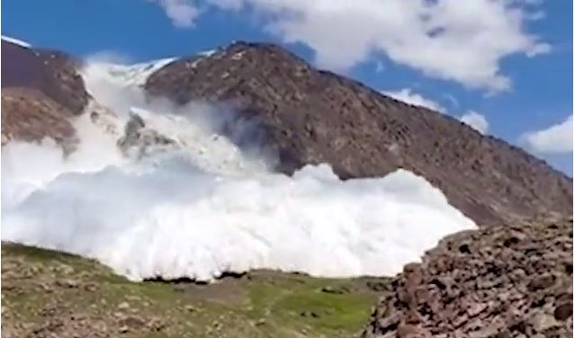 Βίντεο από την χιονοστιβάδα στο Κιργιστάν: Πώς σώθηκε ομάδα τουριστών