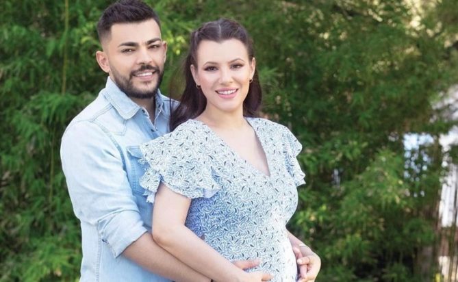 Ο Χρήστος Σαντικάι αγκαλιά με την Λάουρα Νάργες