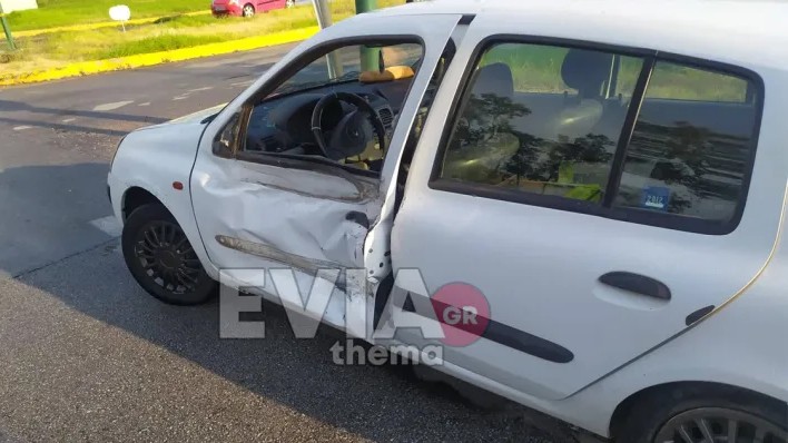 Χαλκίδα: Τροχαίο ύστερα από σφοδρή σύγκρουση δύο αυτοκινήτων – Μία τραυματίας – ΒΙΝΤΕΟ