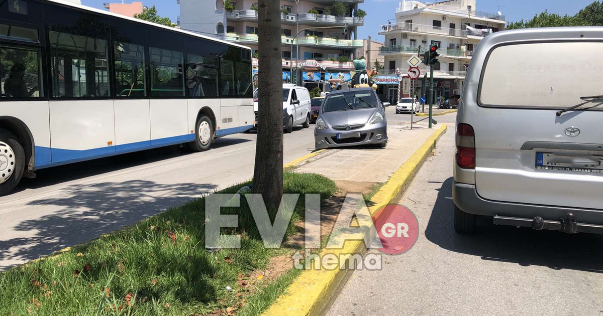 Τροχαίο στη Χαλκίδα: Αυτοκίνητο έχασε τον έλεγχο και ξήλωσε κολόνα σήμανσης – ΦΩΤΟ – ΒΙΝΤΕΟ