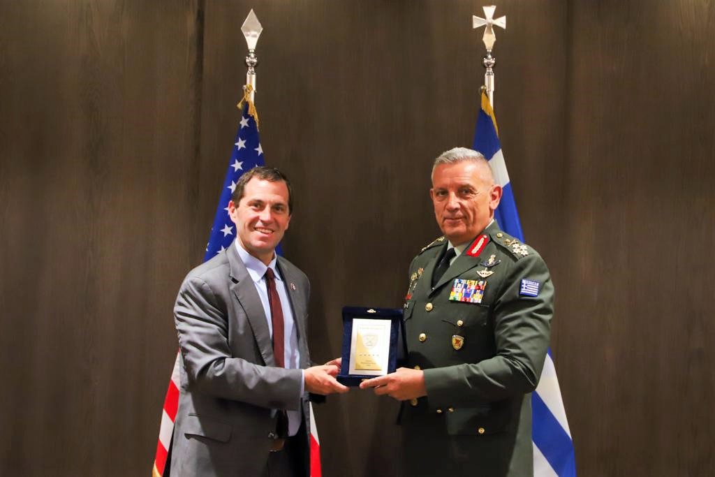 Επίσκεψη Αντιπροσωπείας του Κογκρέσου των ΗΠΑ στον Αρχηγό ΓΕΕΘΑ – ΦΩΤΟ