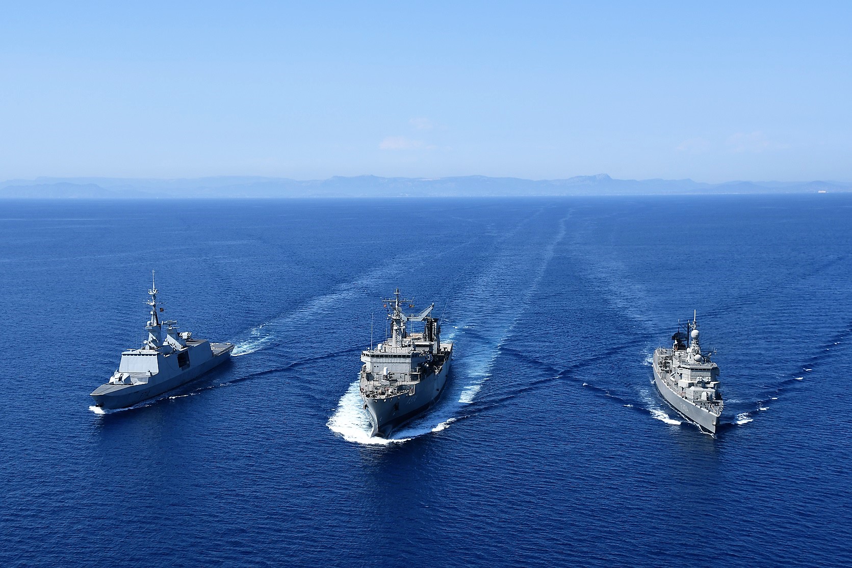 Με φόντο το γεωτρύπανο οι Ένοπλες Δυνάμεις κάνουν ασκήσεις στη Μεσόγειο