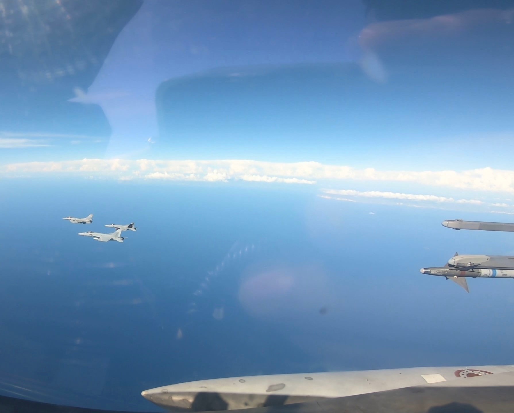 Ελληνικά μαχητικά ξανά σε κοινές ασκήσεις με αμερικανικά F-18 του αεροπλανοφόρου TRUMAN