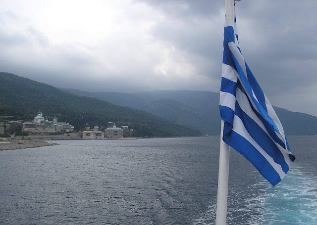 Στο Άγιον Όρος με τον φακό ενός πιστού