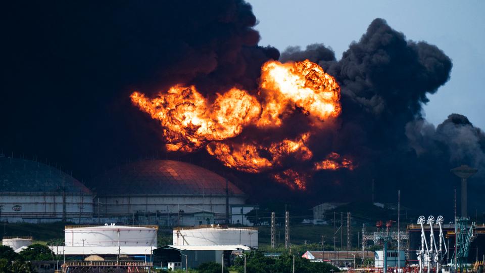 Κούβα: Εκτός ελέγχου η φωτιά σε πετρελαϊκές εγκαταστάσεις – Ένας νεκρός και 16 αγνοούμενοι