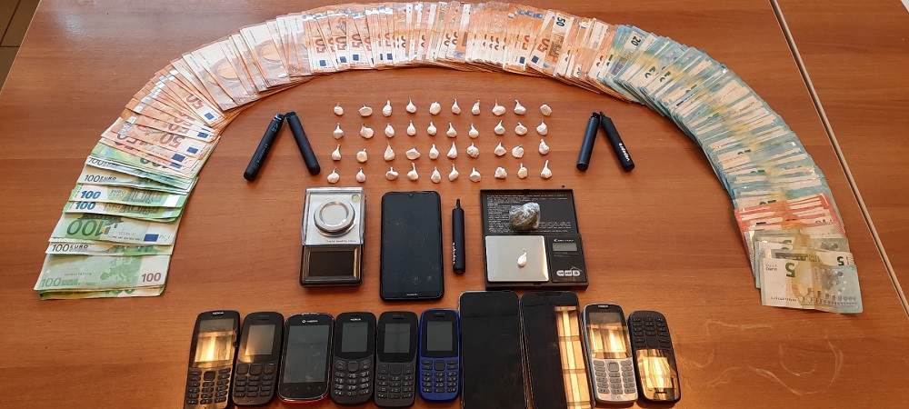 Ηράκλειο - σε γκαρσονιέρα έκρυβαν την κοκαΐνη και τα μετρητά.